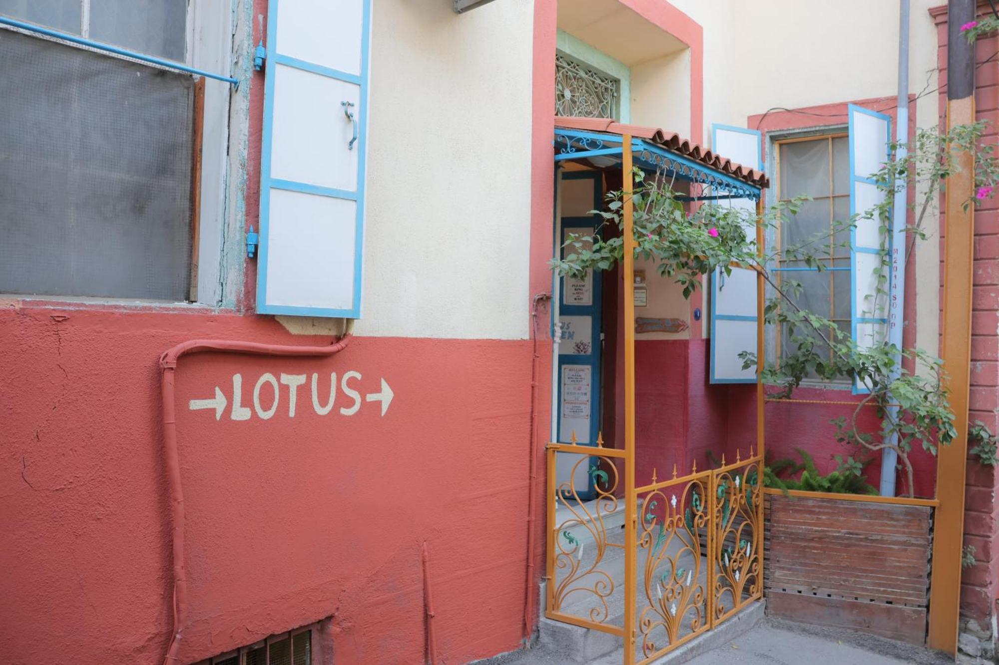 Lotus Garden Hostel İzmir Buitenkant foto