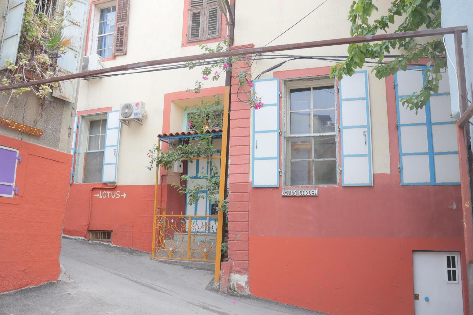 Lotus Garden Hostel İzmir Buitenkant foto