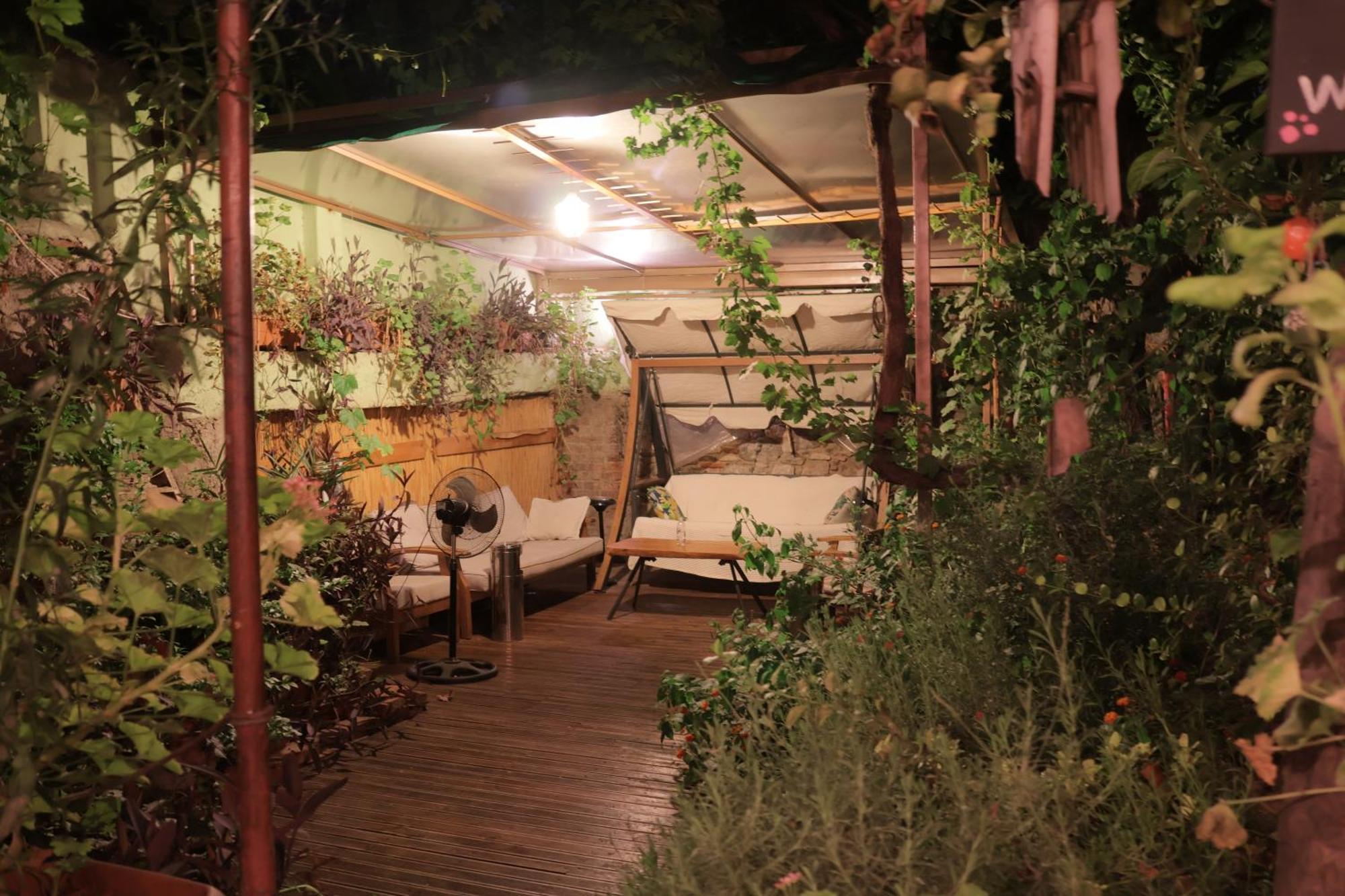 Lotus Garden Hostel İzmir Buitenkant foto